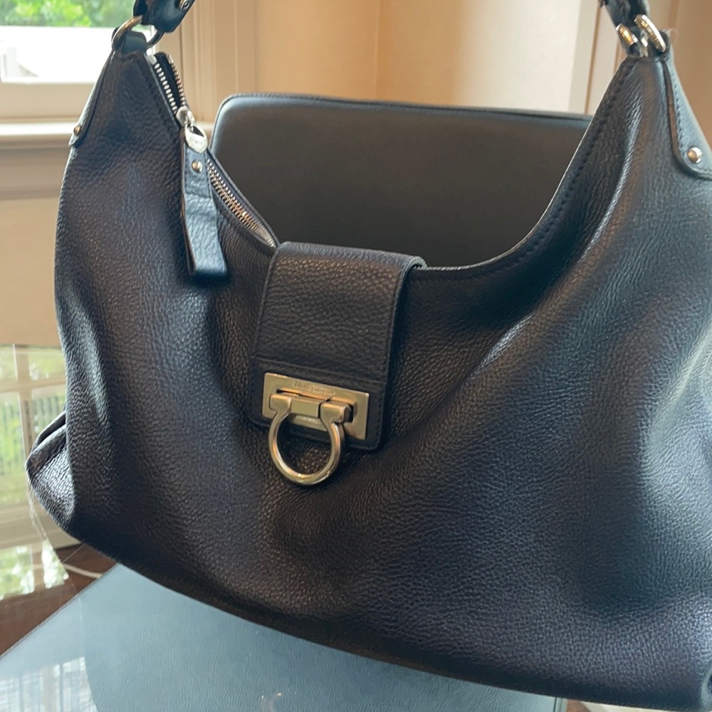 Salvadore Ferragamo Fanisa Large navy Nero pebble hobo